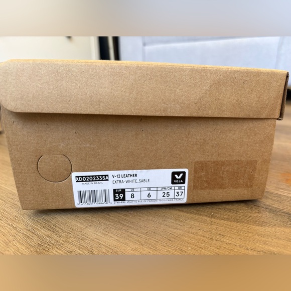 NEW Veja Women’s White Leather V-12 Sneakers with Beige Suede Accents - Picture 9 of 10